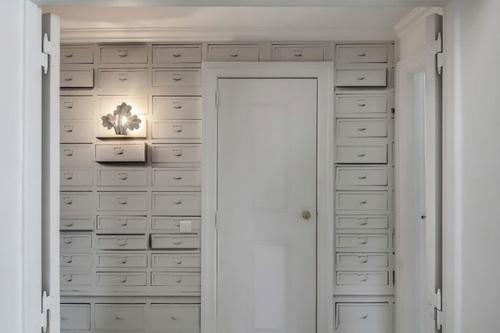 Этот красивый дом находится в центре Лиссабона и принадлежит дизайнеру интерьера Ligia Casanova. 03