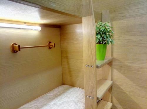 В центре города Львова, в 100 шагах от оперного театра. 04