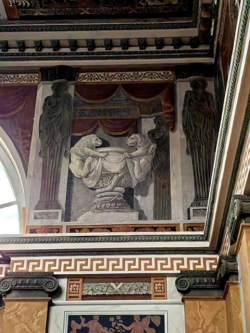 Я бы написала, конечно: мистическая жерновка встретила нас таинственной темнотой и прохладой. 02