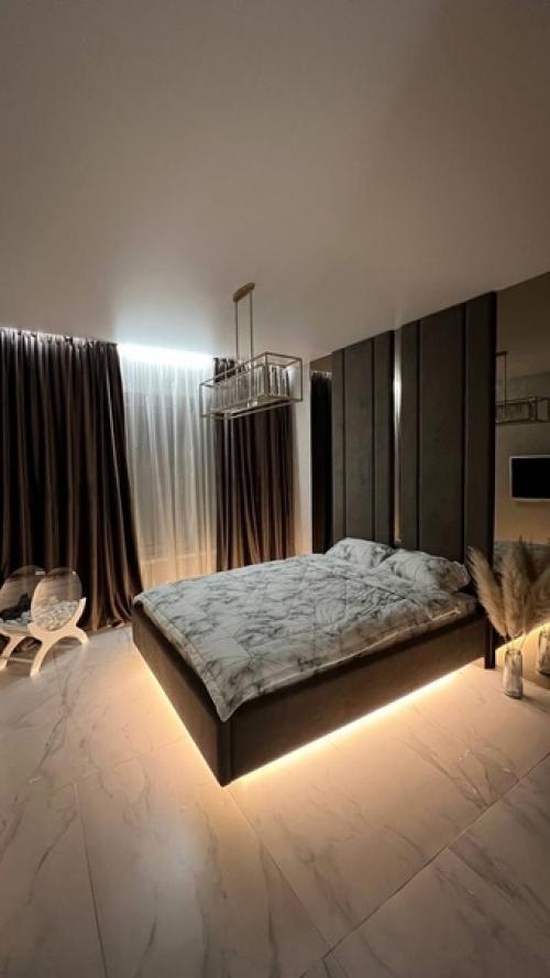 Красивая кровать - это не только предмет мебели, но и настоящий центр притяжения внимания в комнате. 06