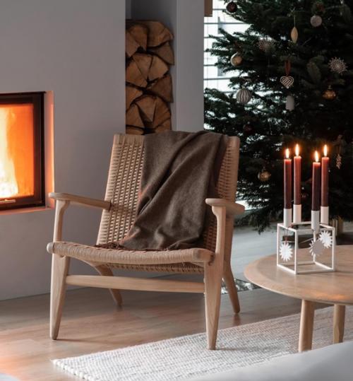 Прекрасный насыщенно - зеленый цвет в стильном рождественском интерьере. 05