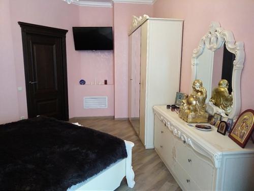 Увидев такую красоту похожую на дворец на крымской, у меня улыбка не сходила с лица! 06