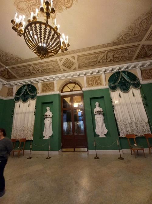 Елагиноостровский дворец.  Подарок Марии Федоровне от сына Александра 1. здесь она жила уже в пожилом возрасте ( с 59 лет. 09