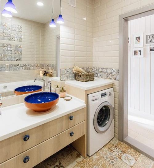 Стиральная машина в маленькой ванной комнате. 03