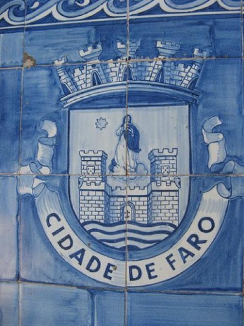 Азуле?  жу (Порт.  Azulejo) - название португальских изразцов. 03