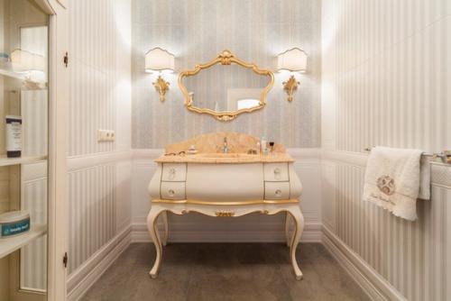 Словосочетание Ванная Комната?