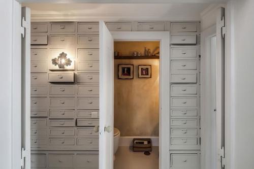 Этот красивый дом находится в центре Лиссабона и принадлежит дизайнеру интерьера Ligia Casanova. 04