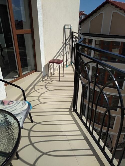 Увидев такую красоту похожую на дворец на крымской, у меня улыбка не сходила с лица! 05