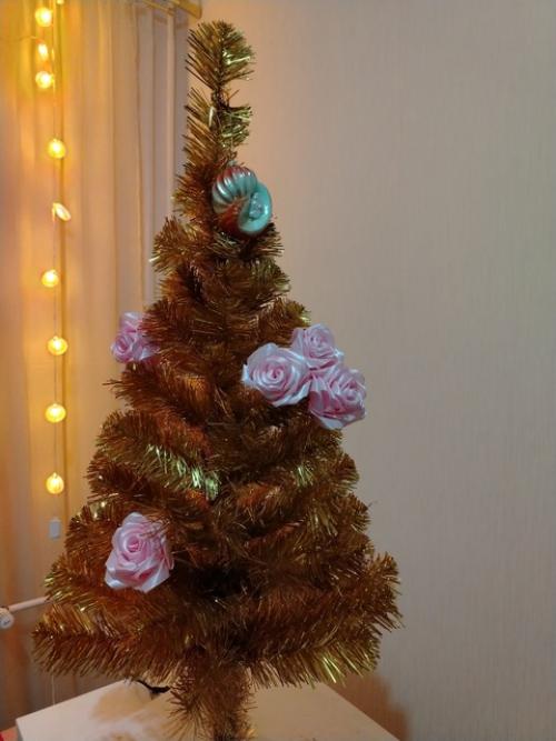 Человеку искусства очень сложно ответить на простые вопросы из серии какой будет ёлка для этого нового года? 01