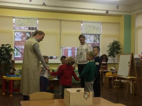 Педагоги детского сада номер 93 регулярно повышают своё педагогическое мастерство и с удовольствием делятся с коллегами учреждения своим опытом. 05