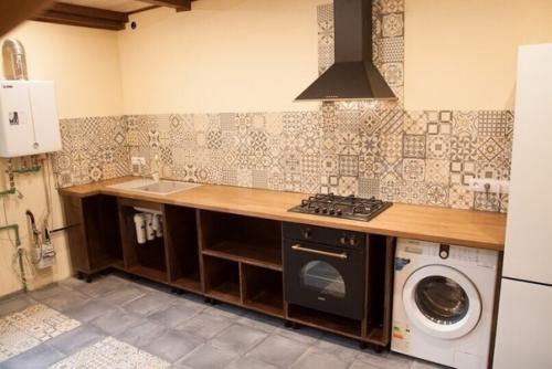 Собрал кухню.  Решил, что так будет бюджетнее и надежнее. 02