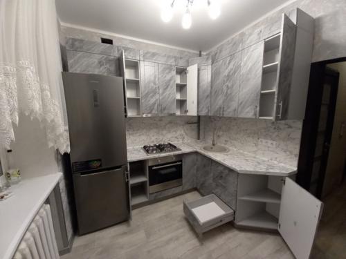 Кухня с фасадами в виде иммитации камня выглядит смело, современно, необычно и модно! 04