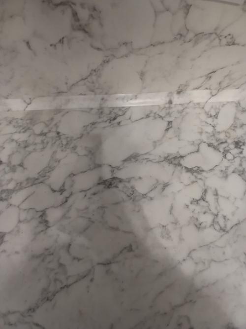 Кухня с фасадами в виде иммитации камня выглядит смело, современно, необычно и модно! 06