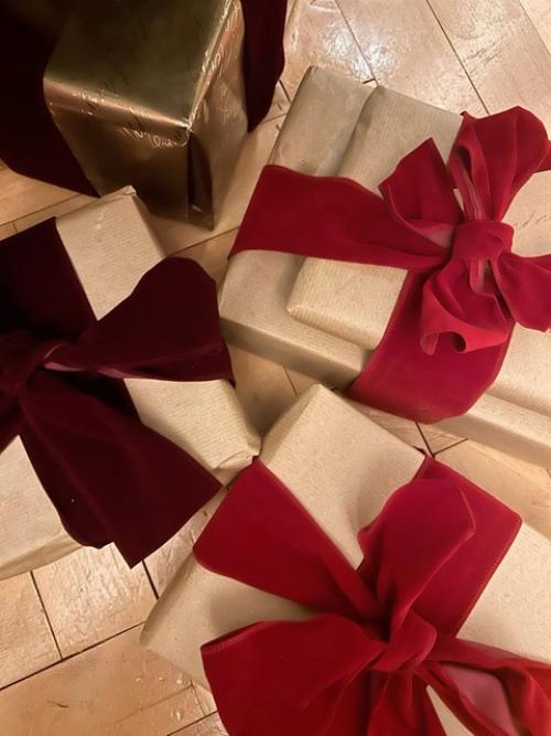 Один из самых ярких и вдохновляющих трендов уходящего года - это огромные банты! 05