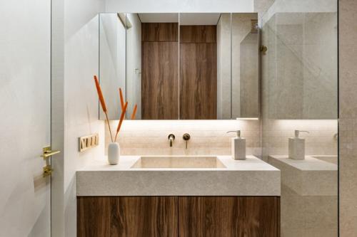 Реализованный интерьер квартиры рядом с парком для семьи дизайнера. 04