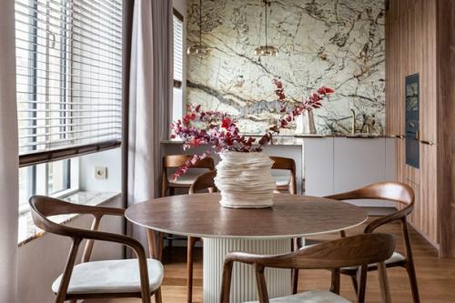 Реализованный интерьер квартиры рядом с парком для семьи дизайнера. 01