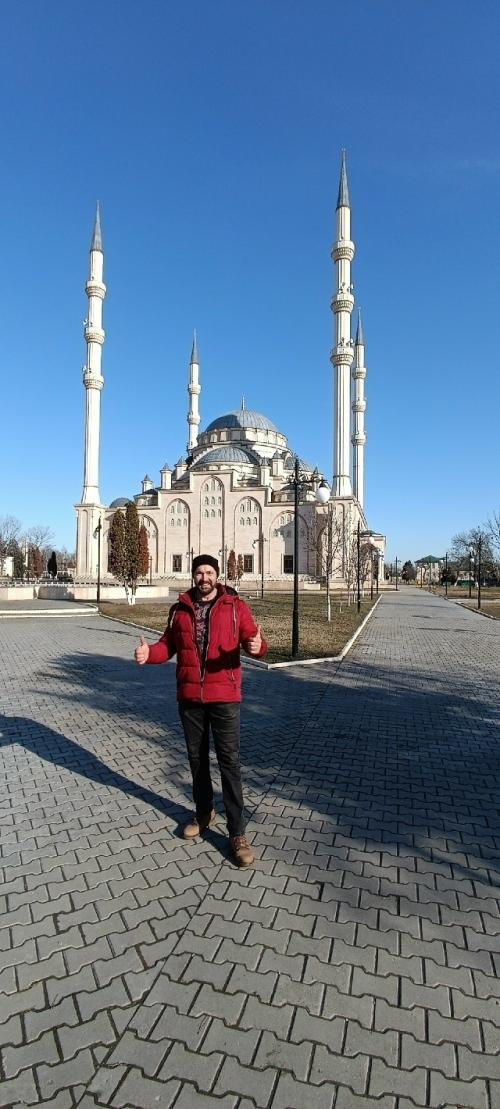 Гудермесская соборная мечеть имени Ташу - хаджи- центральная Джума - мечеть города Гудермес чеченской республики.  