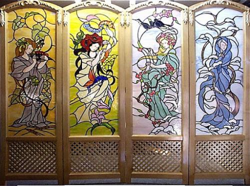 Витражными могут быть не только окна. 08