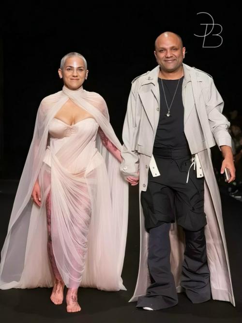 Навкират содхи - жена дизайнера гаураава гупты и главная героиня его коллекции Across the Flame для Spring - Summer 2025. 
