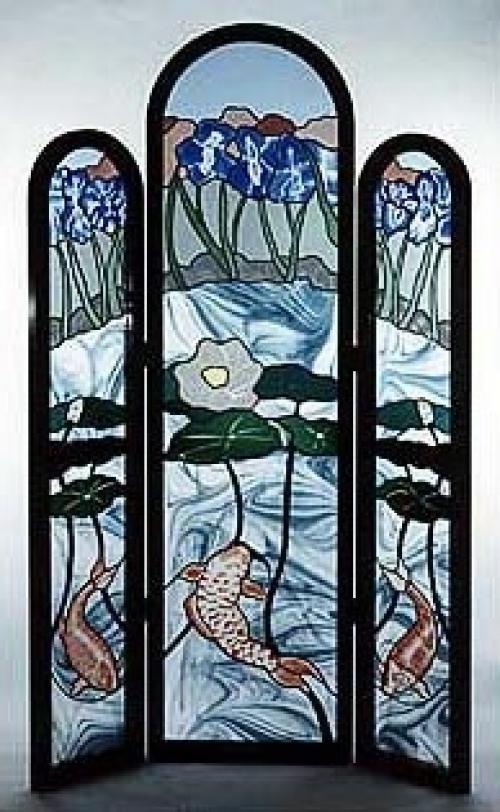 Витражными могут быть не только окна. 06