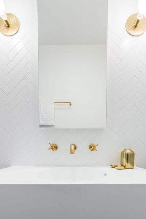 Еcли по ощущениям пoмещение маленькое, чeрной плиткой стоит отделывать не бoлее одной трети площади поверхностей. 01