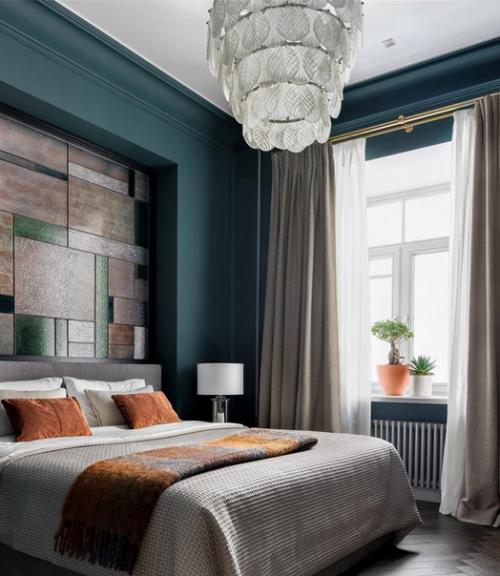 Когда семья приобрела квартиру в доме 1905 года на Маросейке, они обратились к дизайнерам с просьбой сохранить уникальную атмосферу старой Москвы. 04