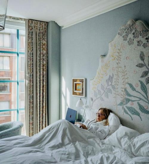 Изголовье кровати как арт - объект - вариант для смелых и продвинутых. 05