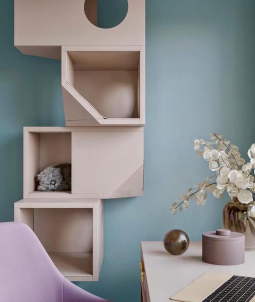 Дизайн - проект рабочего кабинета на балконе, где даже предусмотрели лежак для котика. 03