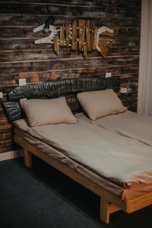 У наших дизайнеров, семейной пары Сергея и Марины, случилось горе - сгорел дом. 09