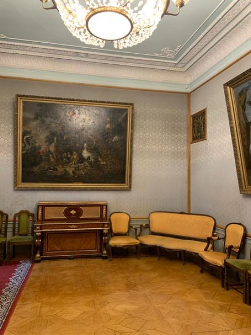 Многие наверняка побывали в доме ученых, который объединяет бывший особняк а. коншиной и постройку в стиле конструктивизма братьев Весниных. 05