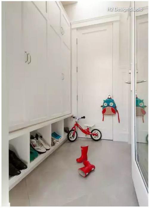 Как в небольшую прихожую вместить максимум необходимого: 9 примеров. 07