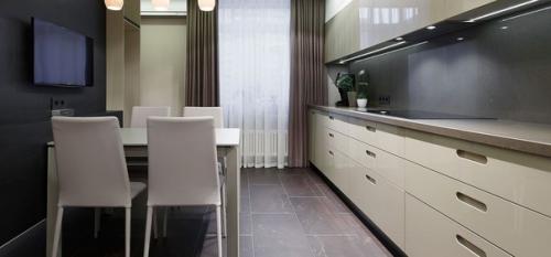 Современный интерьер кухни, объединенной с гостиной. 06