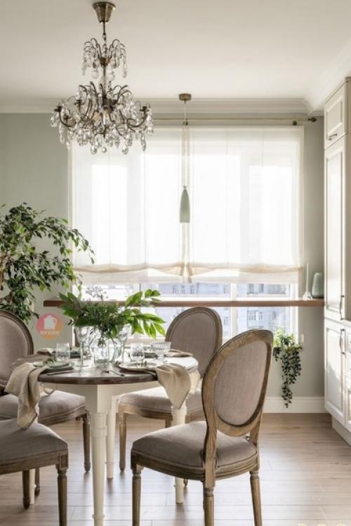 Пространство кухни - гостиной, разделенное на две функциональные зоны при помощи раздвижной стеклянной перегородки. 04