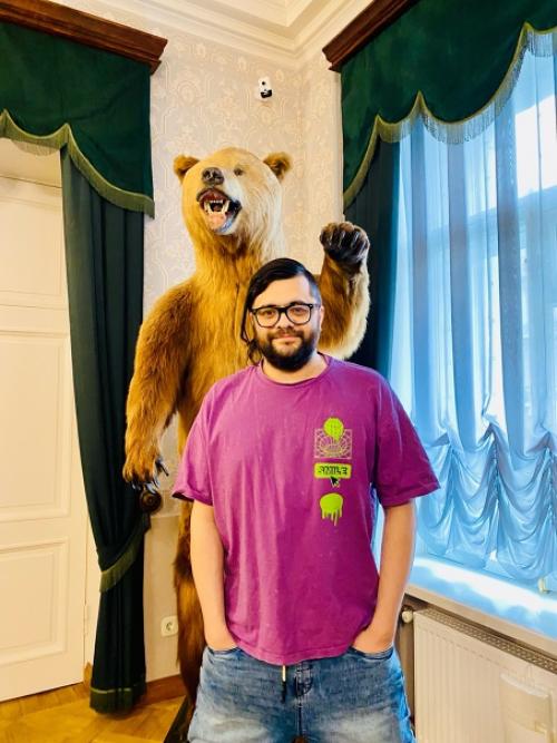 В 19 веке было очень популярно использовать чучела медведей в интерьере. 01