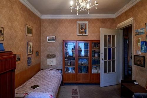 Аутентичная квартира из 90-х уже готова принимать съёмочные группы ( как в сказке). 04