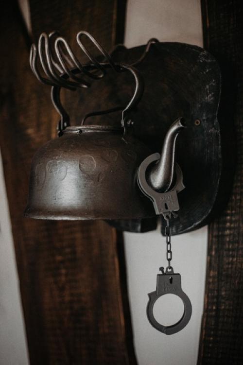 У наших дизайнеров, семейной пары Сергея и Марины, случилось горе - сгорел дом. 05