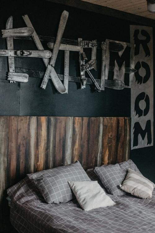 У наших дизайнеров, семейной пары Сергея и Марины, случилось горе - сгорел дом. 06