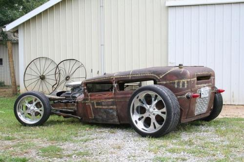 Rat Rod - это ветхие старые автомобили, которые не были никому нужны и просто-напросто игнорировались долгое время. 02