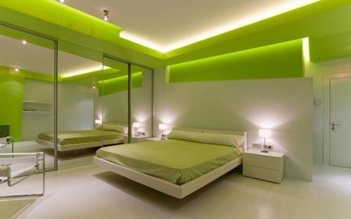 Дизайн интерьера бело - зеленой спальни. 09