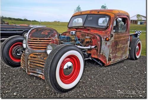 Rat Rod - это ветхие старые автомобили, которые не были никому нужны и просто-напросто игнорировались долгое время. 04