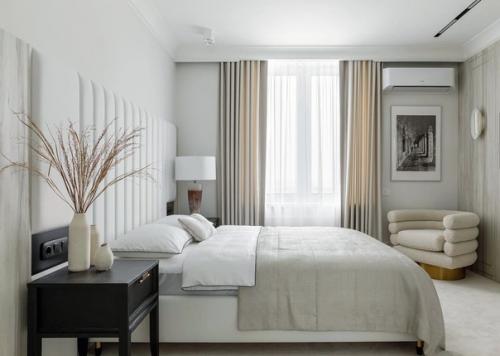 Монохромный шик: серо - белый дизайн интерьера однокомнатной квартиры. 04