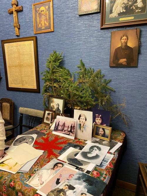 Замечательно жить в городе, где на каждый квадратный метр приходится не по одному историческому следу. 03