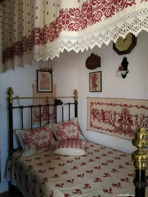 Коврик у кровати. 06