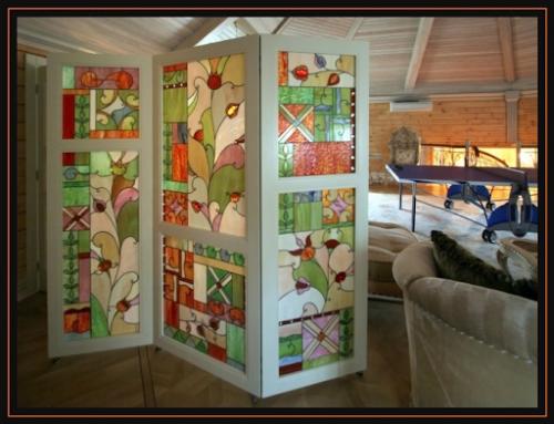 Витражными могут быть не только окна. 04