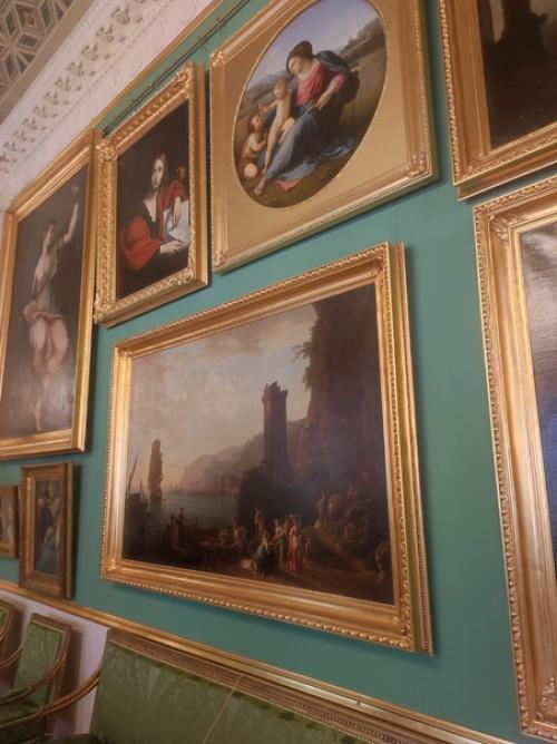 Большинство картин из коллекции семьи Строгановых, к сожалению, разворованы и уничтожены коммунстами. 03