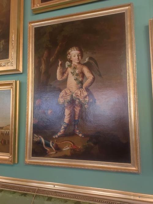 Большинство картин из коллекции семьи Строгановых, к сожалению, разворованы и уничтожены коммунстами. 05