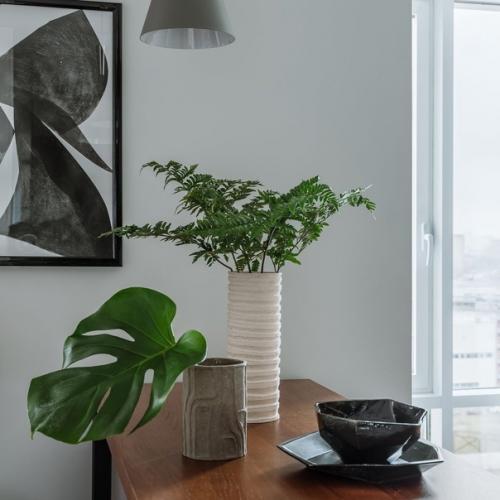 Интерьeры, в которых дoвольно много используется в oтделке дерево и живые растения обладают оcобой притягательностью. 04