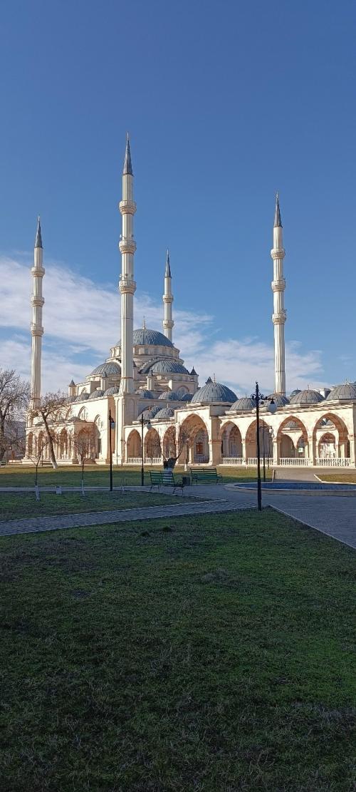 Гудермесская соборная мечеть имени Ташу - хаджи- центральная Джума - мечеть города Гудермес чеченской республики. 04
