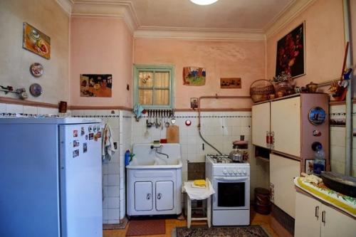 Аутентичная квартира из 90-х уже готова принимать съёмочные группы ( как в сказке). 05