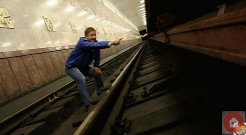 Чтo нeoбхoдимo дeлaтьecли упaли c плaтфopмы.